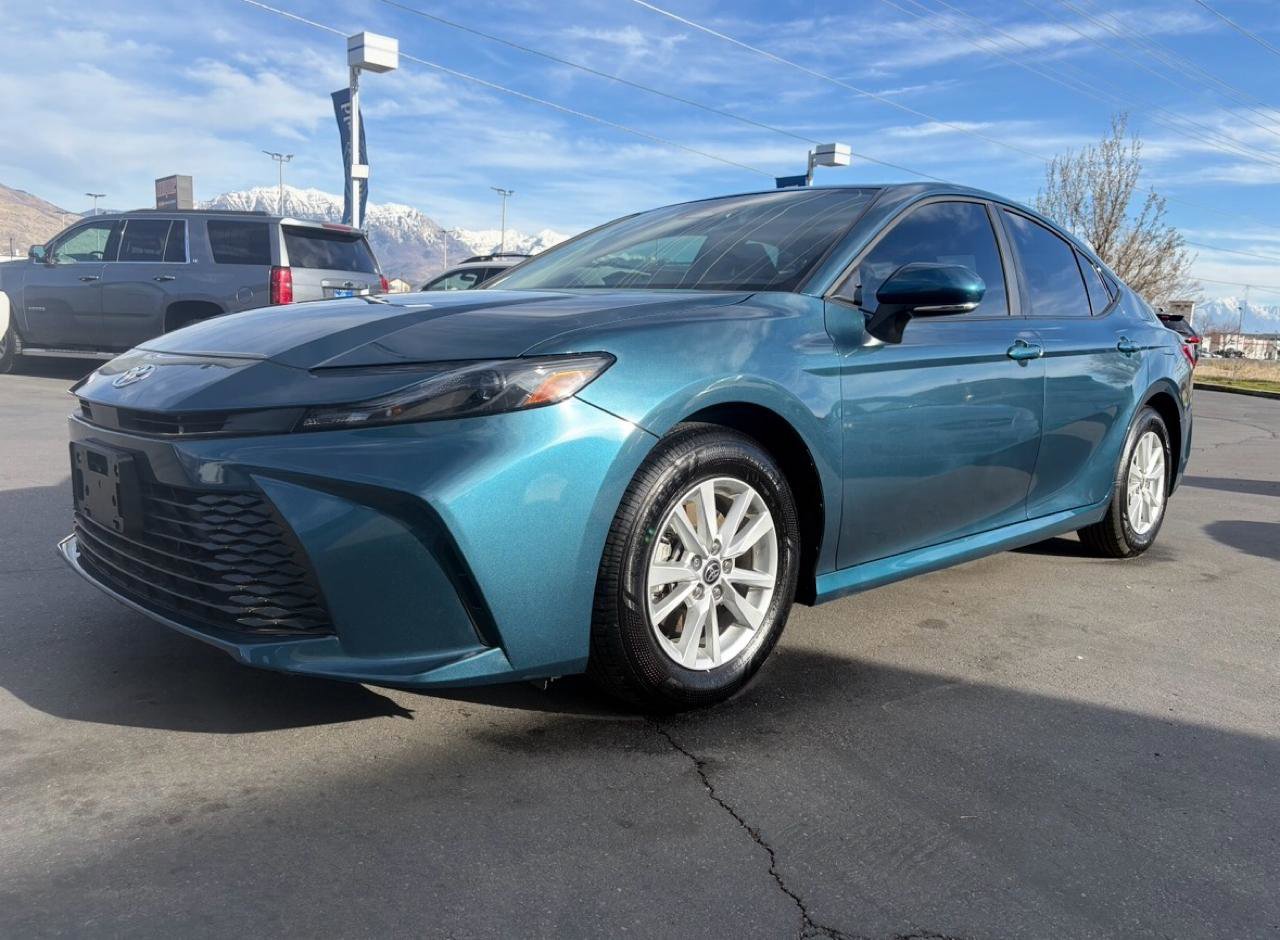 Used 2025 Toyota Camry LE image 3