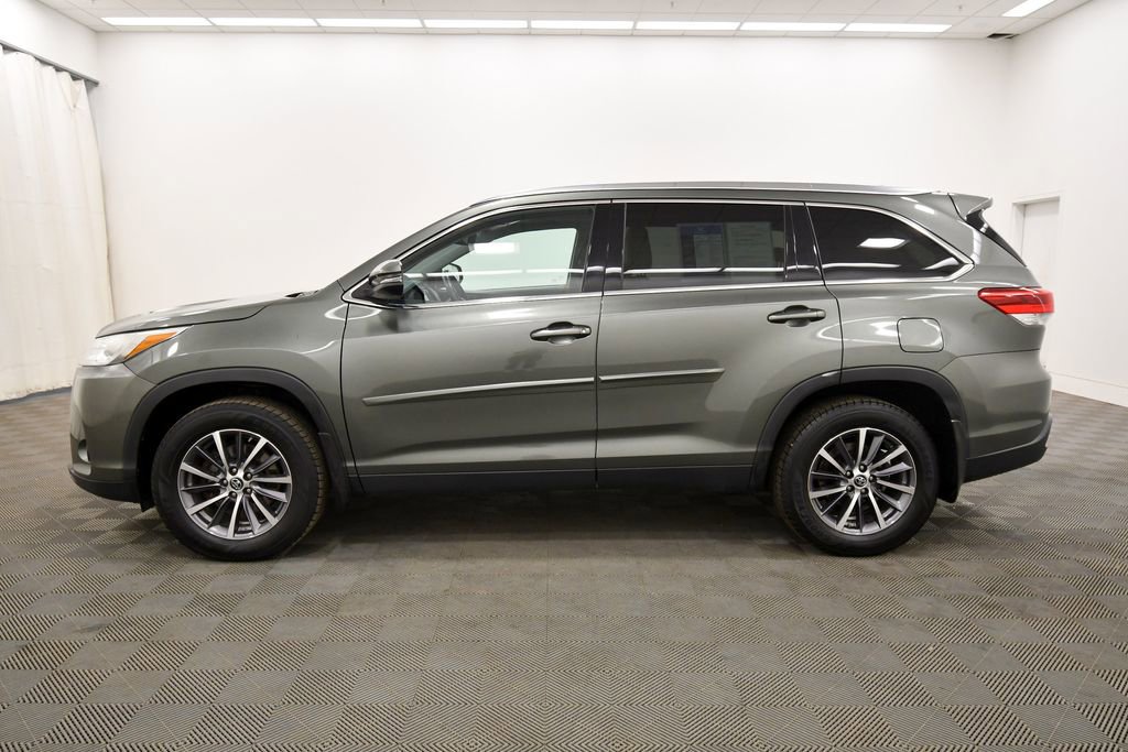 Used 2019 Toyota Highlander XLE w/ Protection Package #3 AWD/4WD image 4