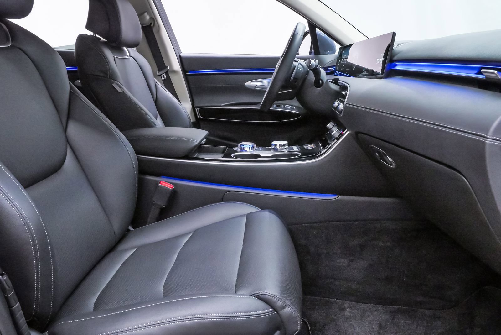 Certified 2026 Genesis GV70 2.5T image 13