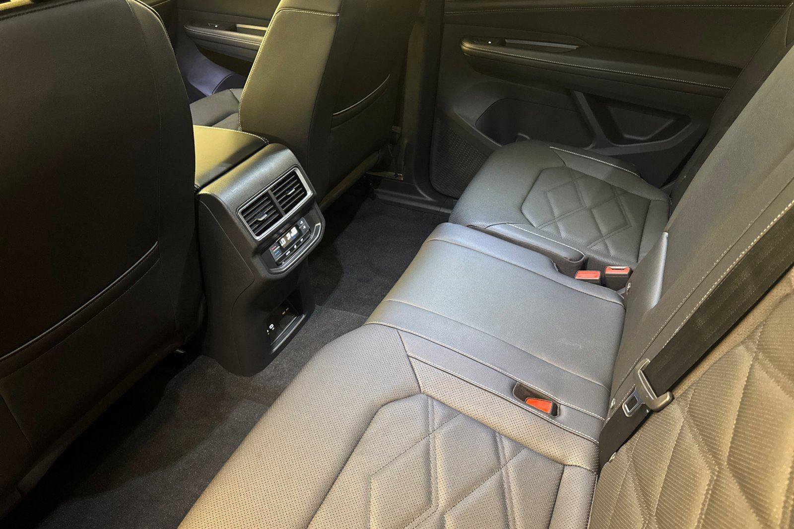 New 2026 Volkswagen Atlas SE image 11