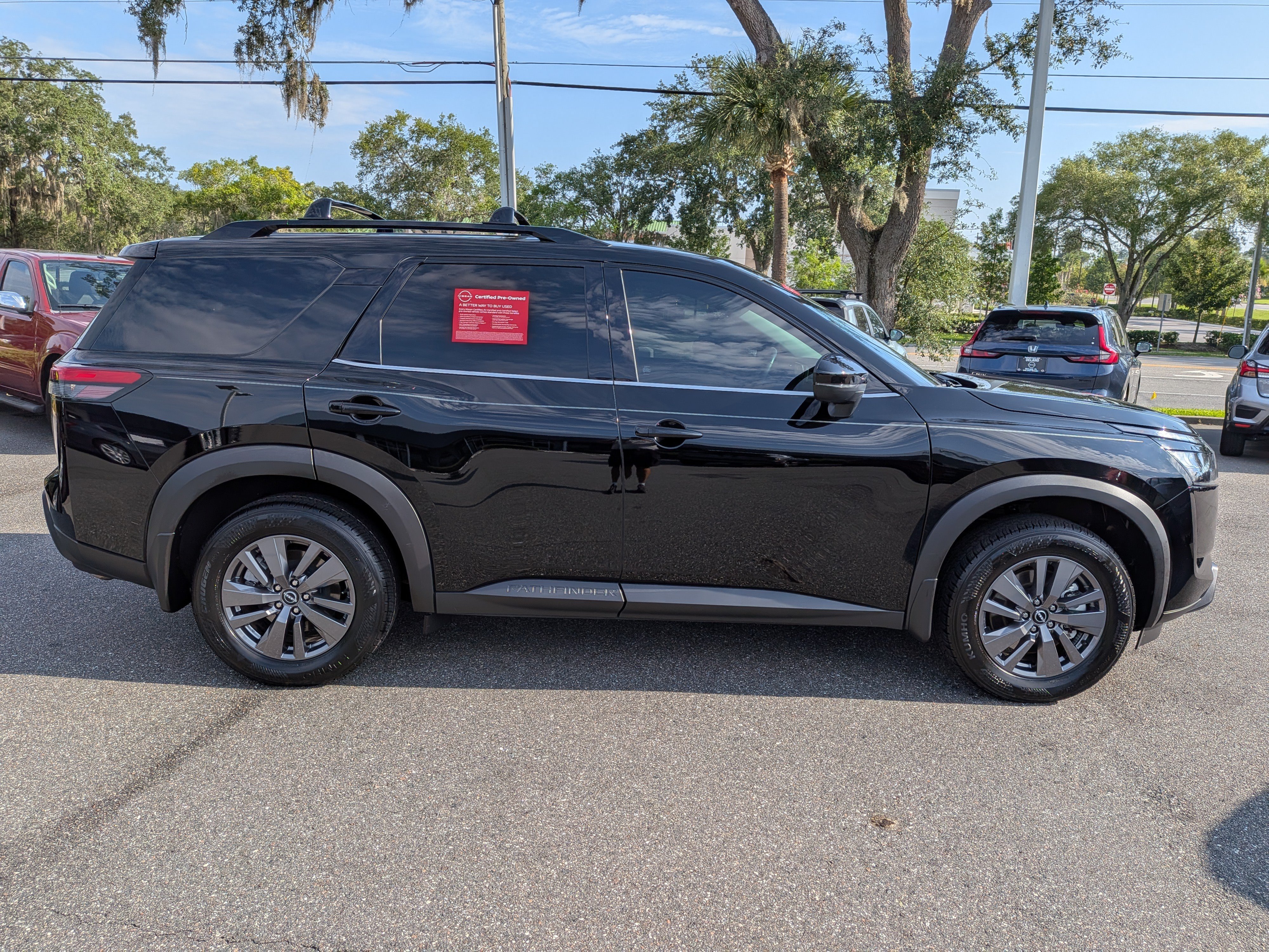 Certified 2024 Nissan Pathfinder SV FWD image 3