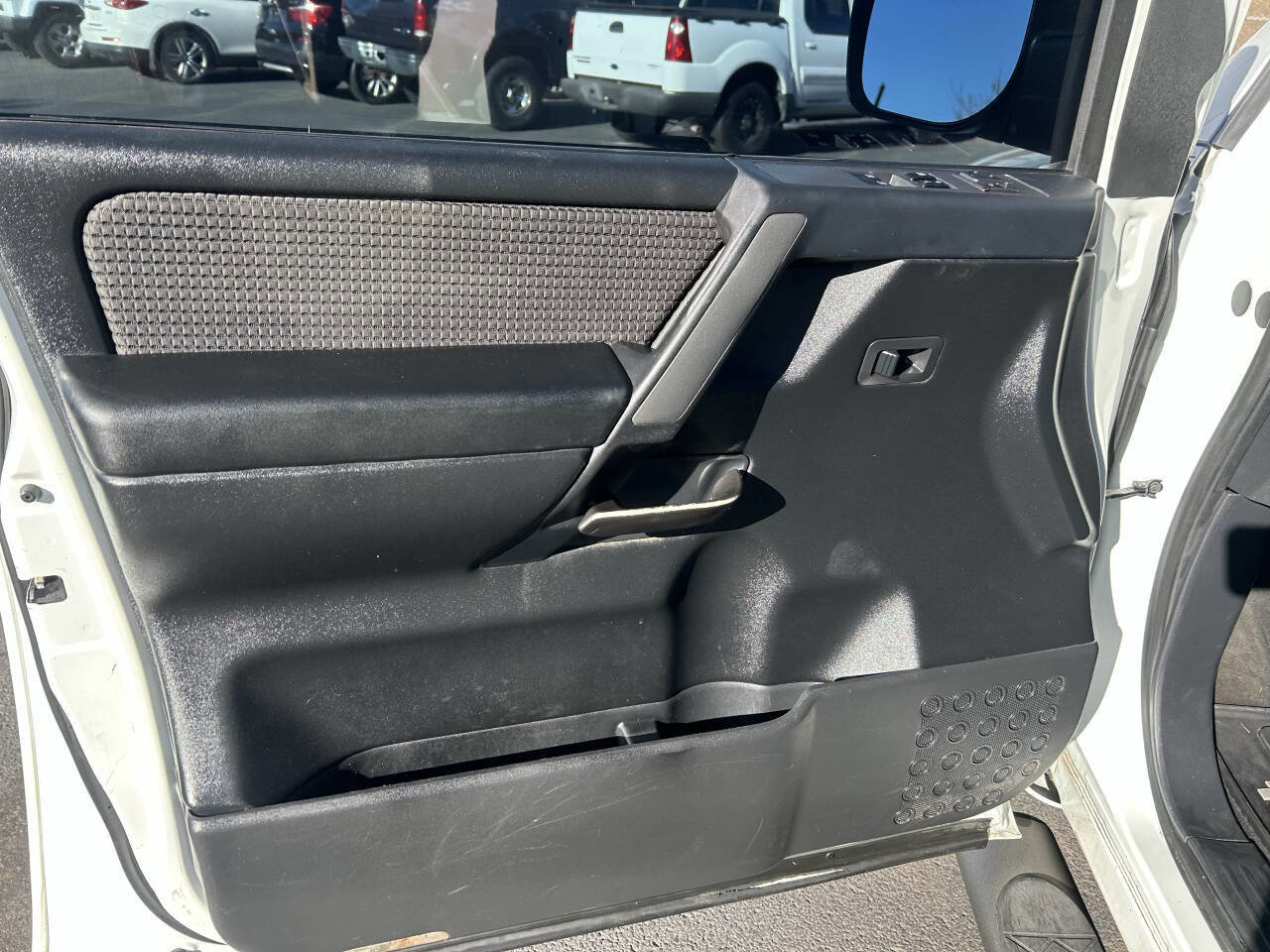 Used 2014 Nissan Titan SV image 9