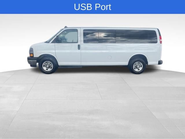 Used 2020 Chevrolet Express 3500 LT w/ LT Preferred Equipment Group RWD image 4