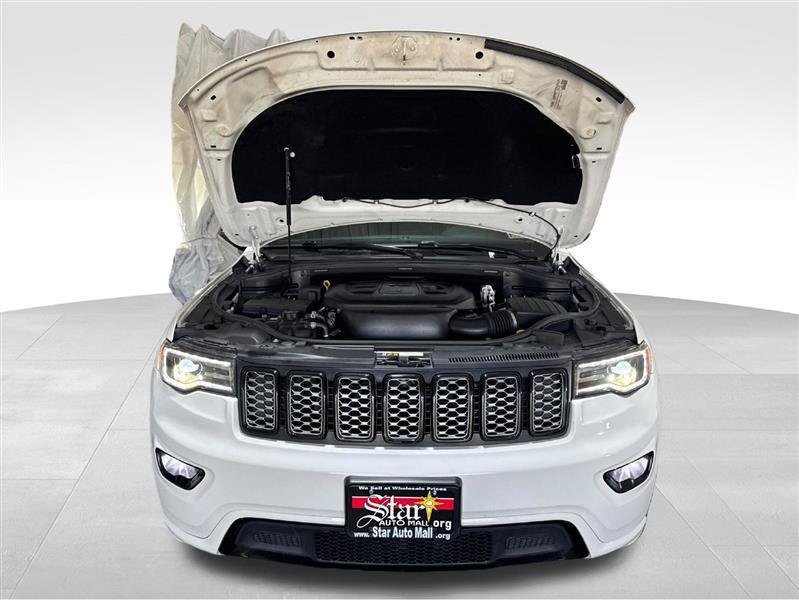 Used 2020 Jeep Grand Cherokee Altitude AWD/4WD image 11