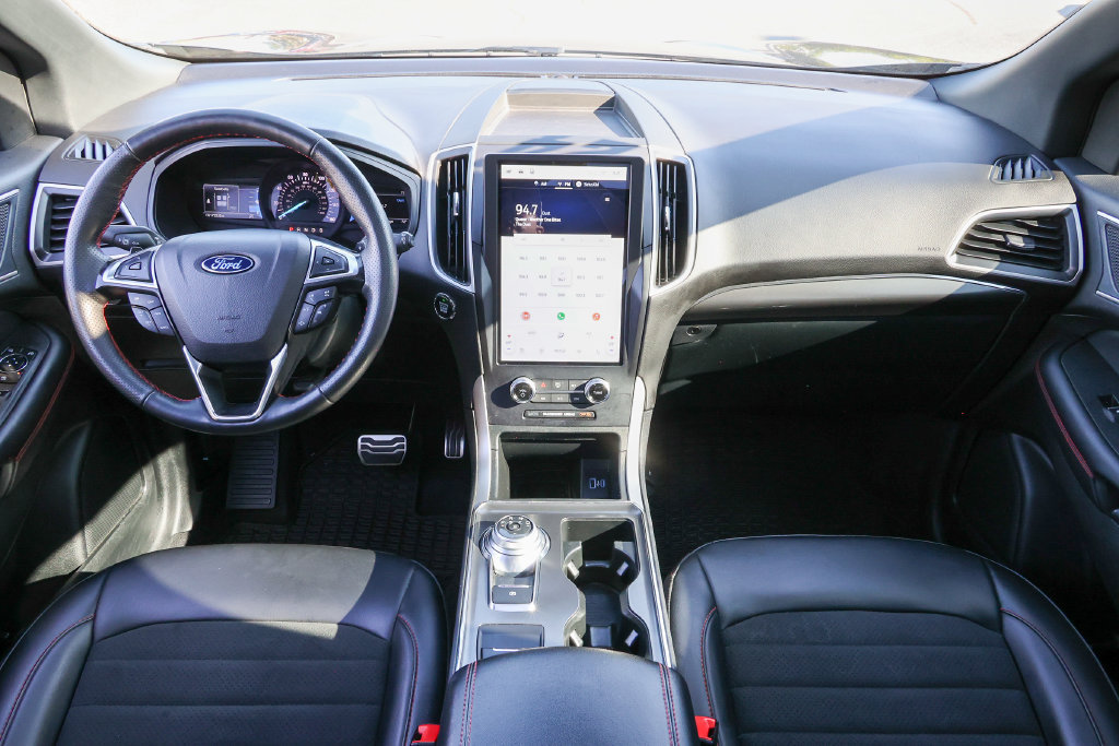 Certified 2024 Ford Edge ST-Line w/ Class II Trailer Tow Package AWD/4WD image 5
