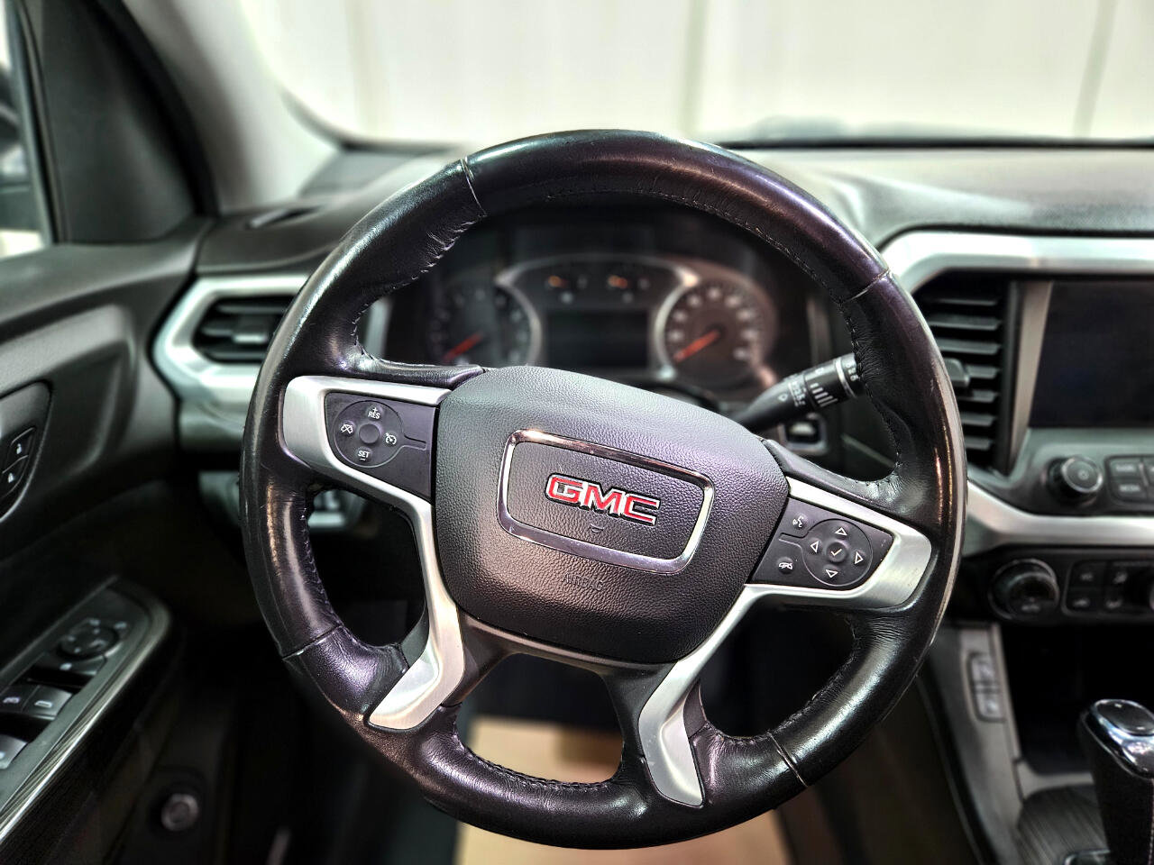 Used 2019 GMC Acadia SLT image 27