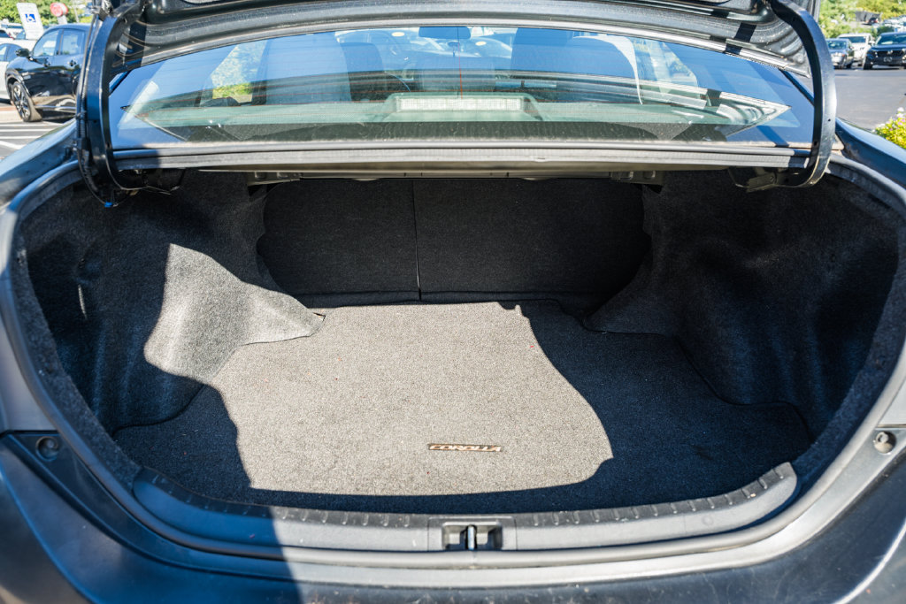 Used 2016 Toyota Corolla LE FWD image 8