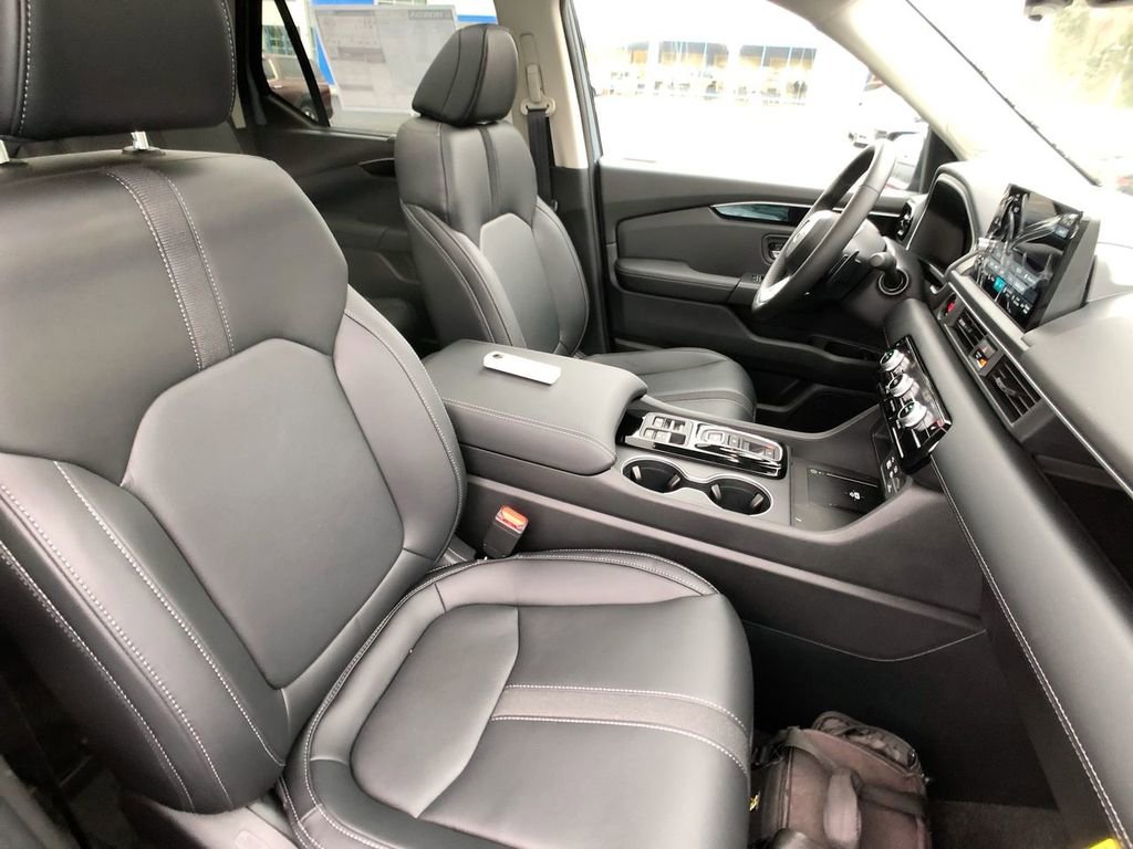 New 2025 Honda Pilot Touring image 26