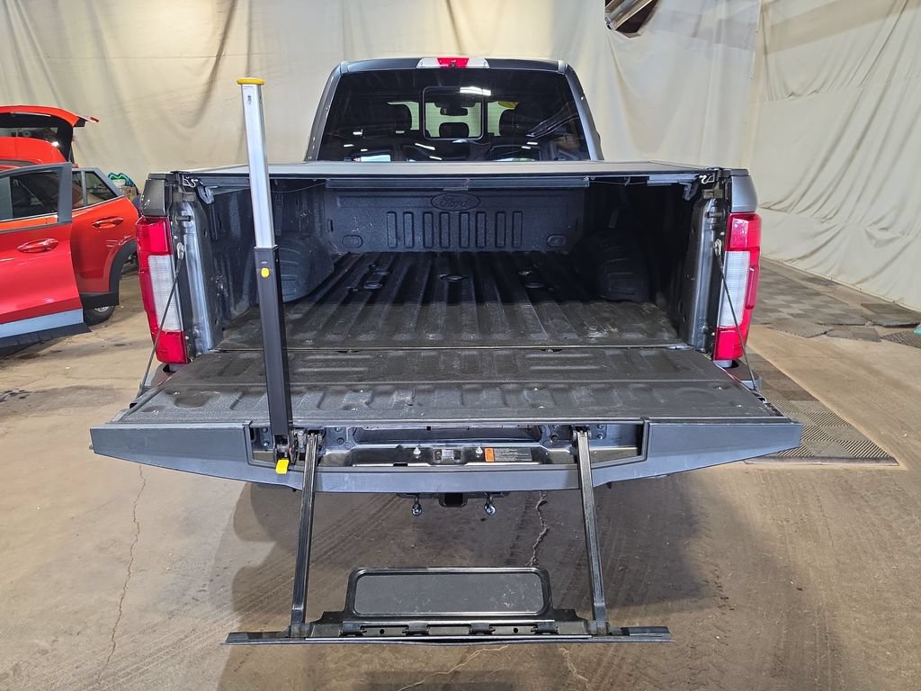 Used 2017 Ford F250 Platinum w/ Platinum Ultimate Package AWD/4WD image 21