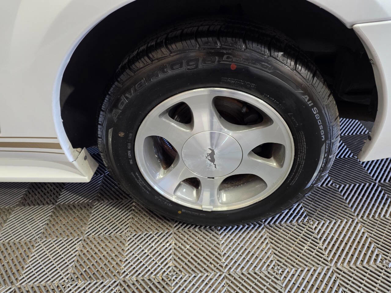 Used 2000 Ford Mustang Base 2dr Convertible RWD image 32