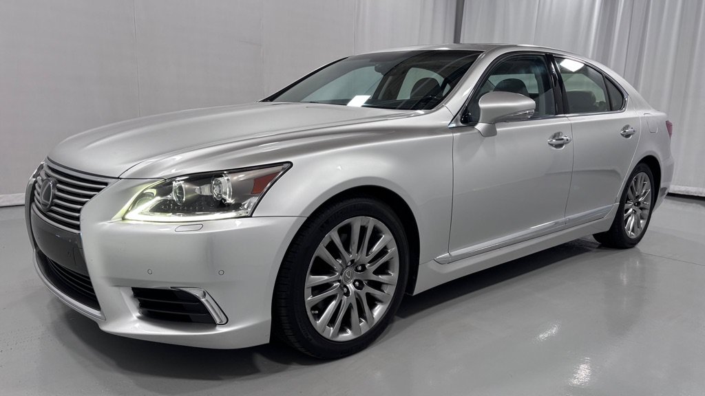 Used 2017 Lexus LS 460 w/ Comfort Package RWD image 1
