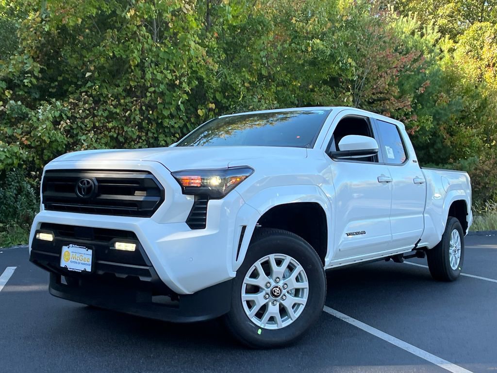 New 2025 Toyota Tacoma SR5
