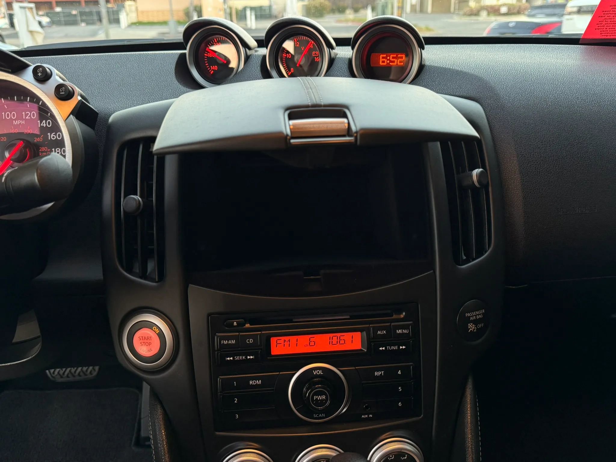Used 2014 Nissan 370Z Coupe RWD image 33