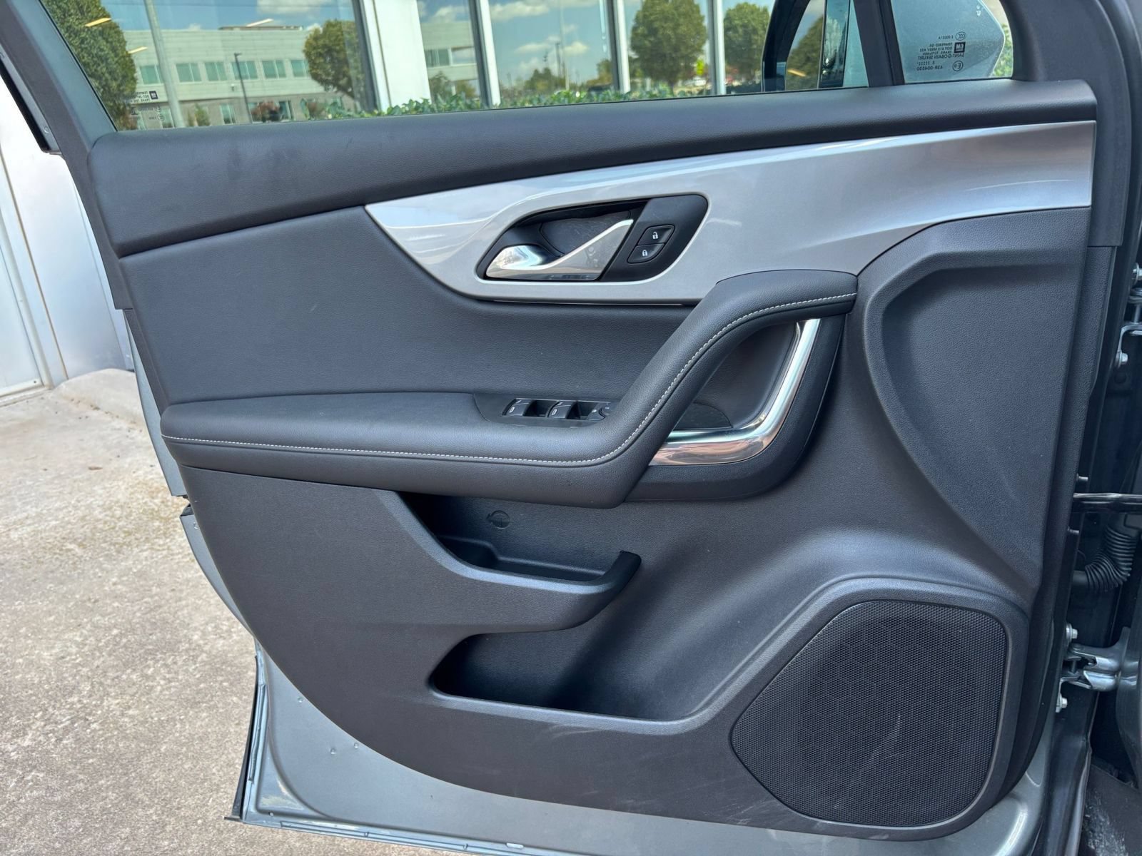 Used 2025 Chevrolet Blazer LT FWD image 18