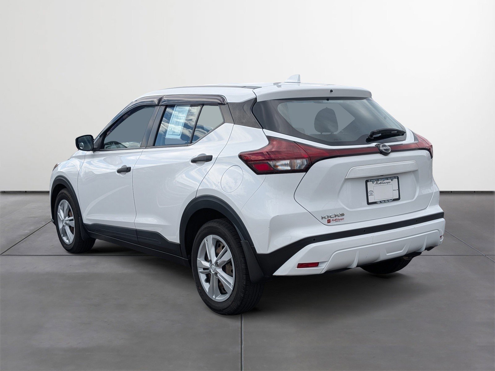 Used 2022 Nissan Kicks S image 4