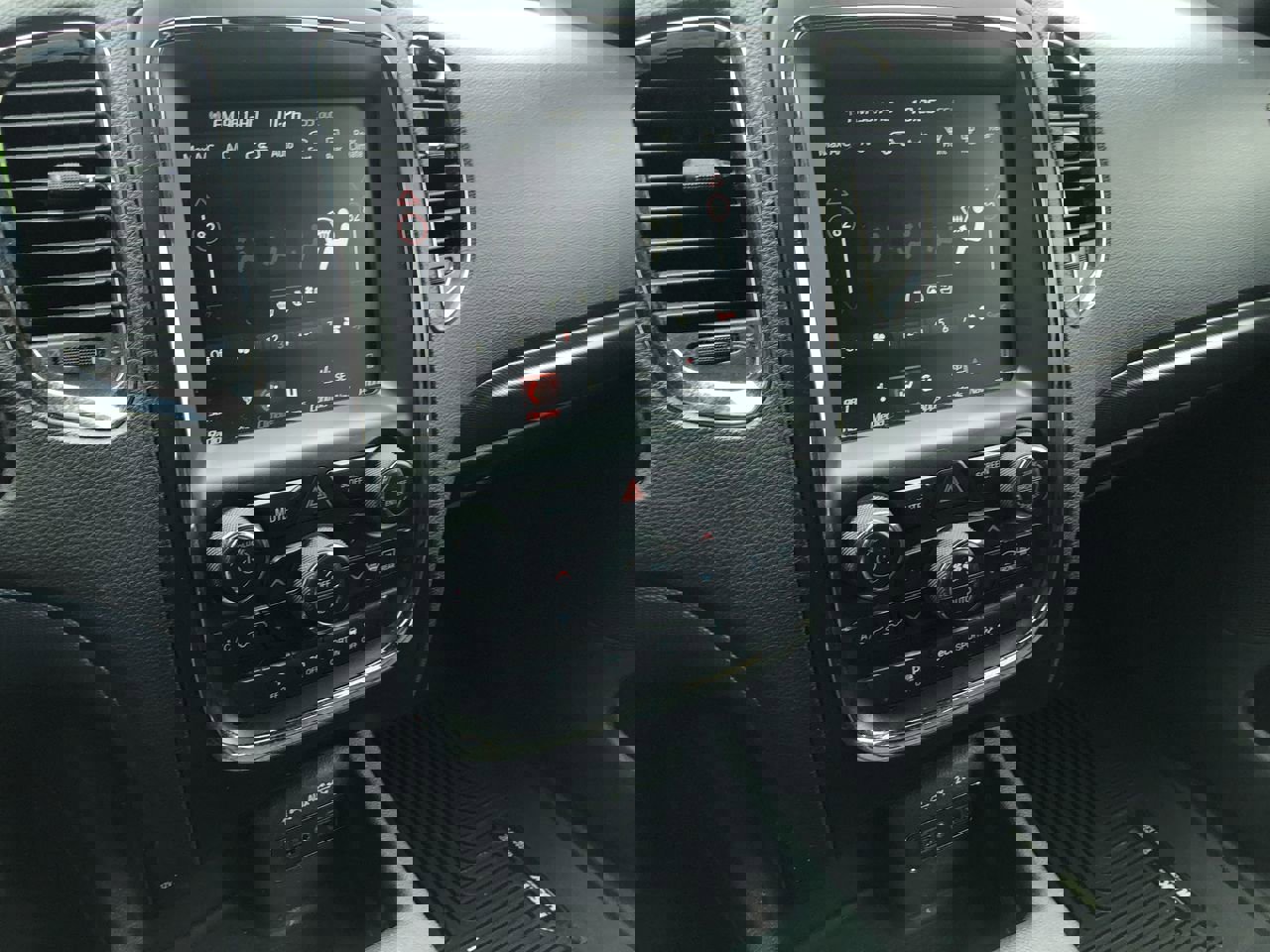 Used 2018 Dodge Durango R/T image 32