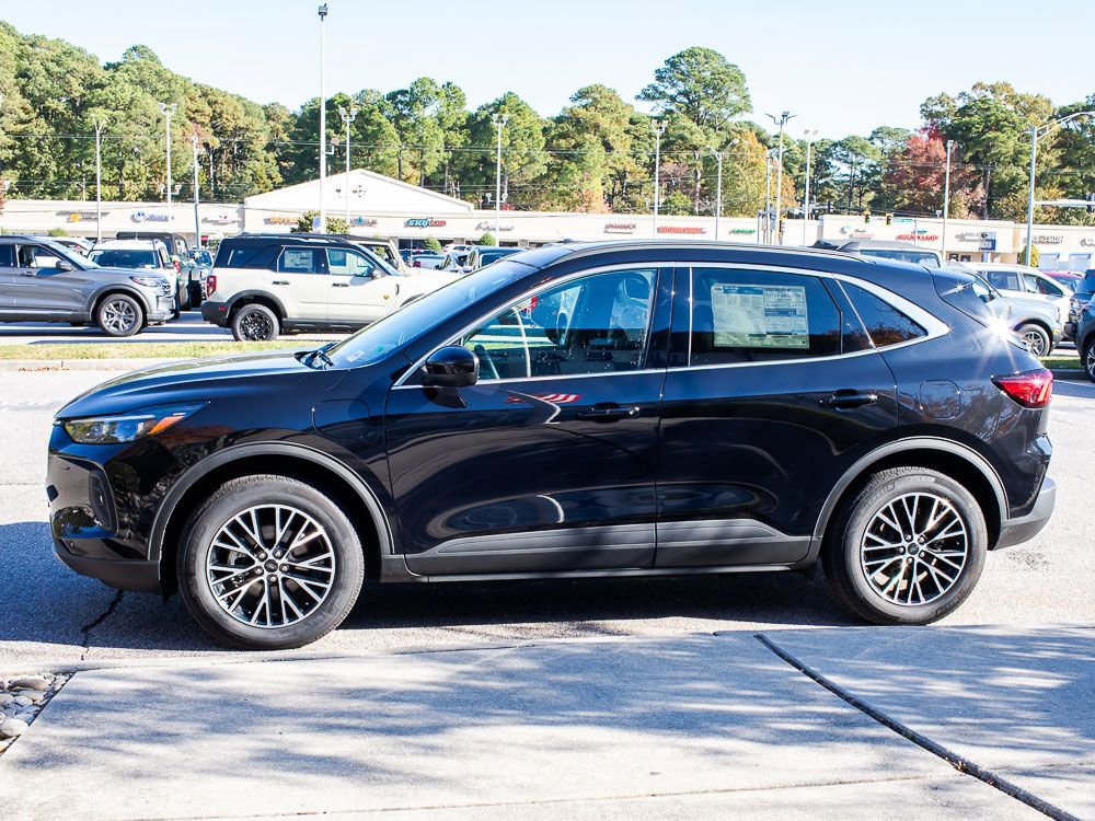 Used 2025 Ford Escape SE w/ PHEV Premium Package image 3