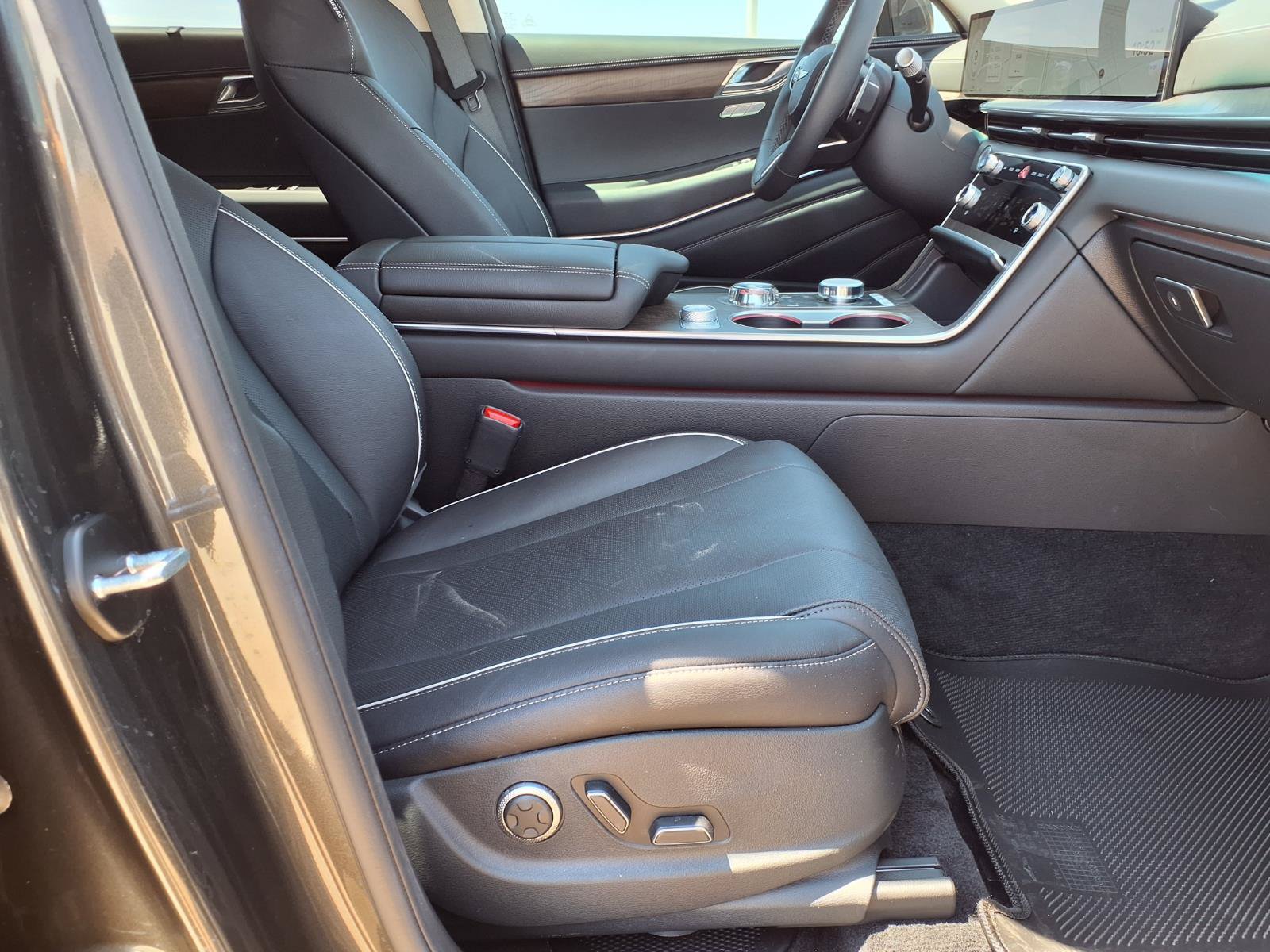 Certified 2026 Genesis GV80 2.5T Advanced AWD/4WD image 11