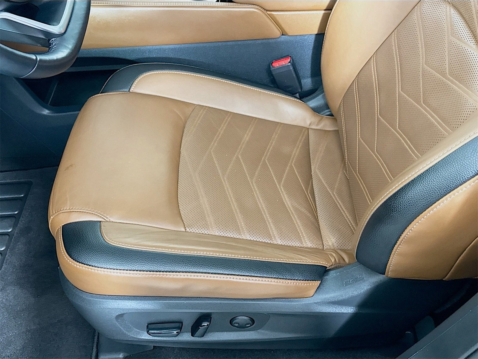 Used 2023 Nissan Pathfinder Platinum image 16