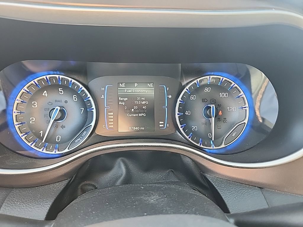 Used 2017 Chrysler Pacifica Touring-L image 13