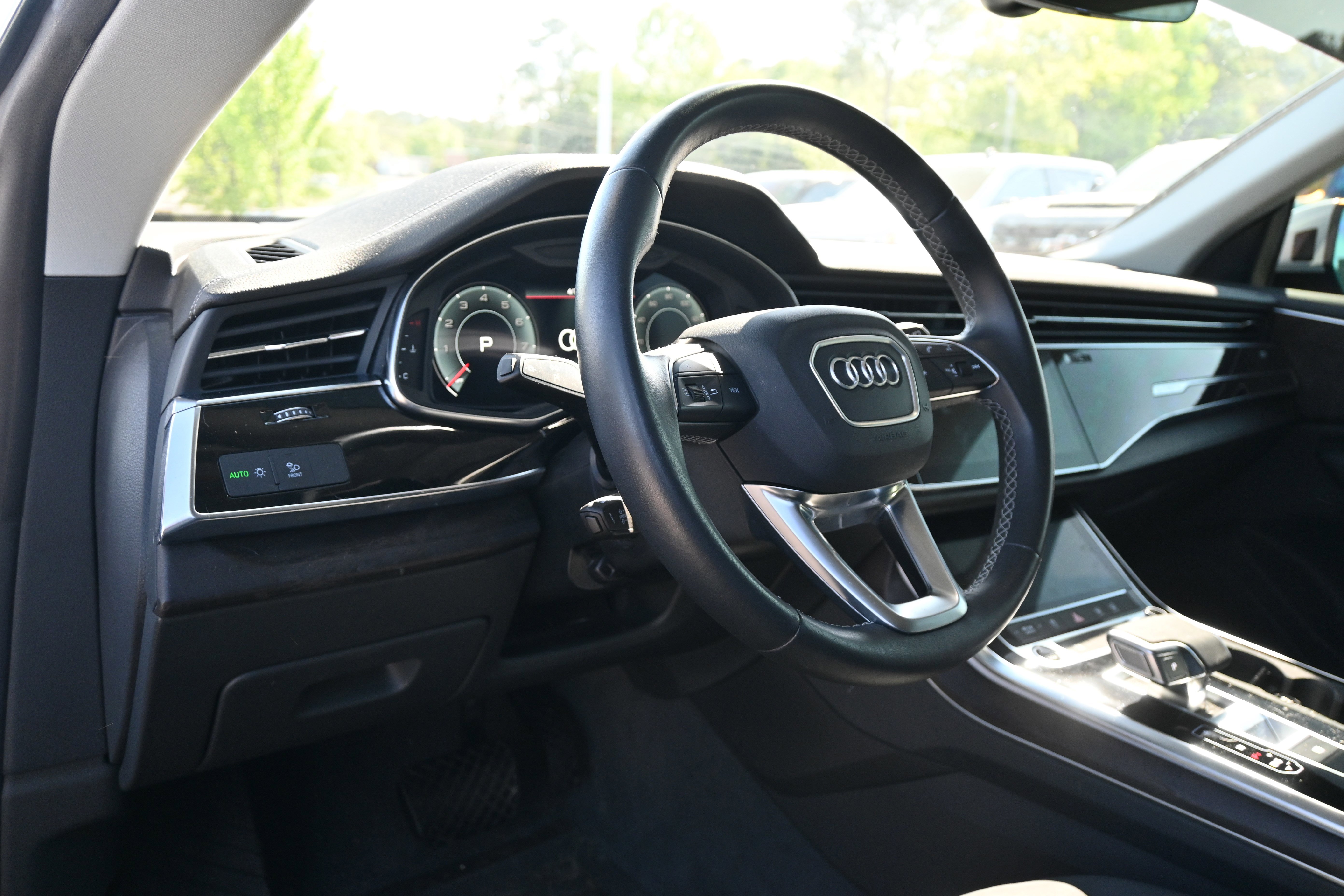 Used 2023 Audi Q8 Premium w/ Convenience Package image 3