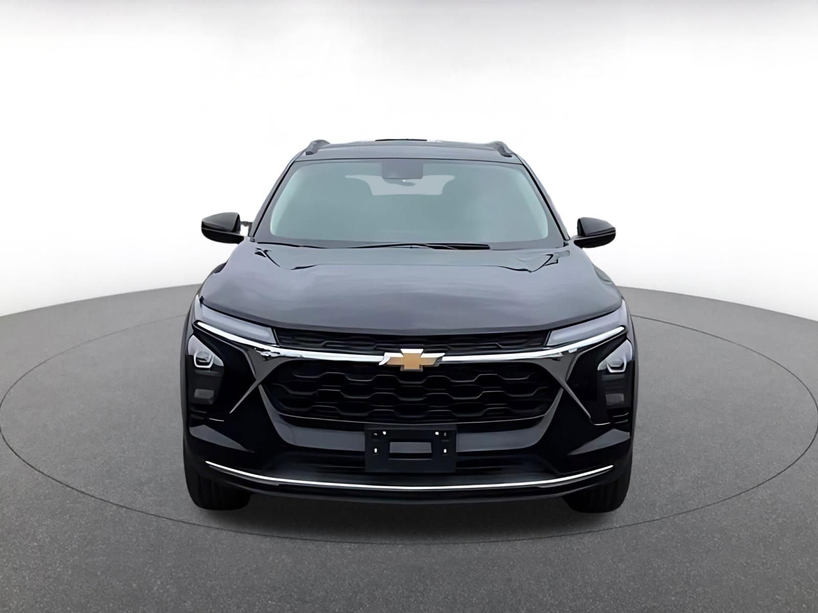 Used 2025 Chevrolet Trax LT w/ LT Convenience Package FWD image 4