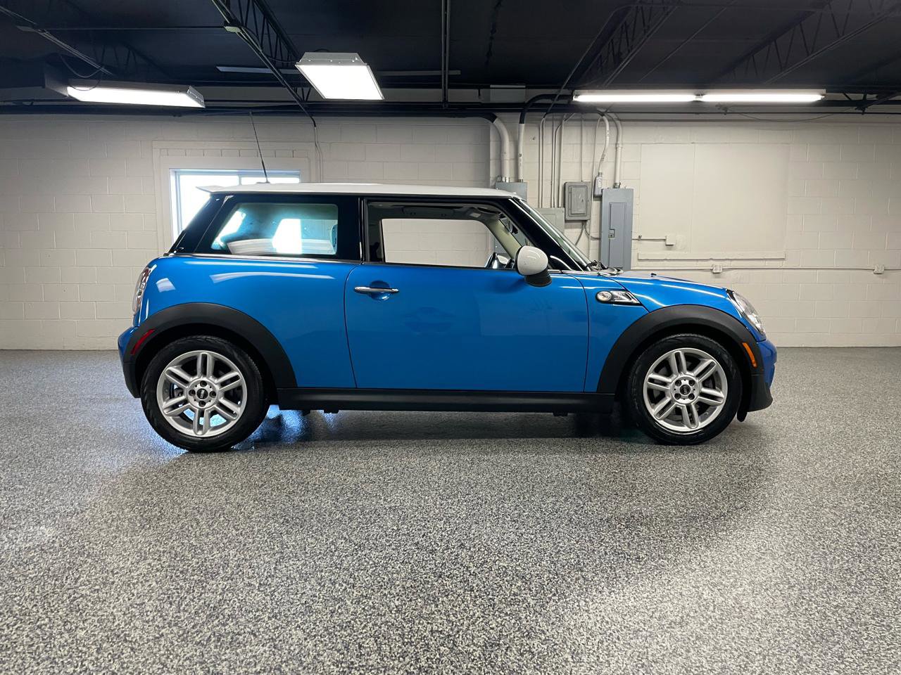Used 2011 MINI Cooper S FWD image 5
