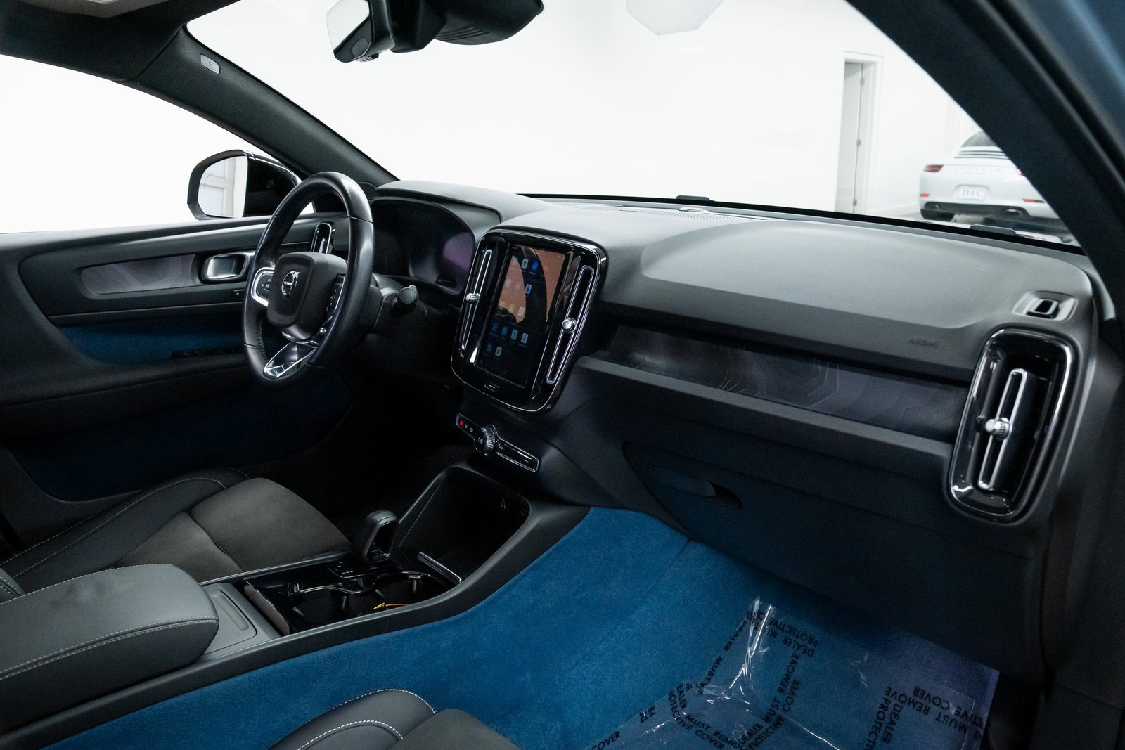 Used 2023 Volvo C40 P8 Recharge Ultimate image 23