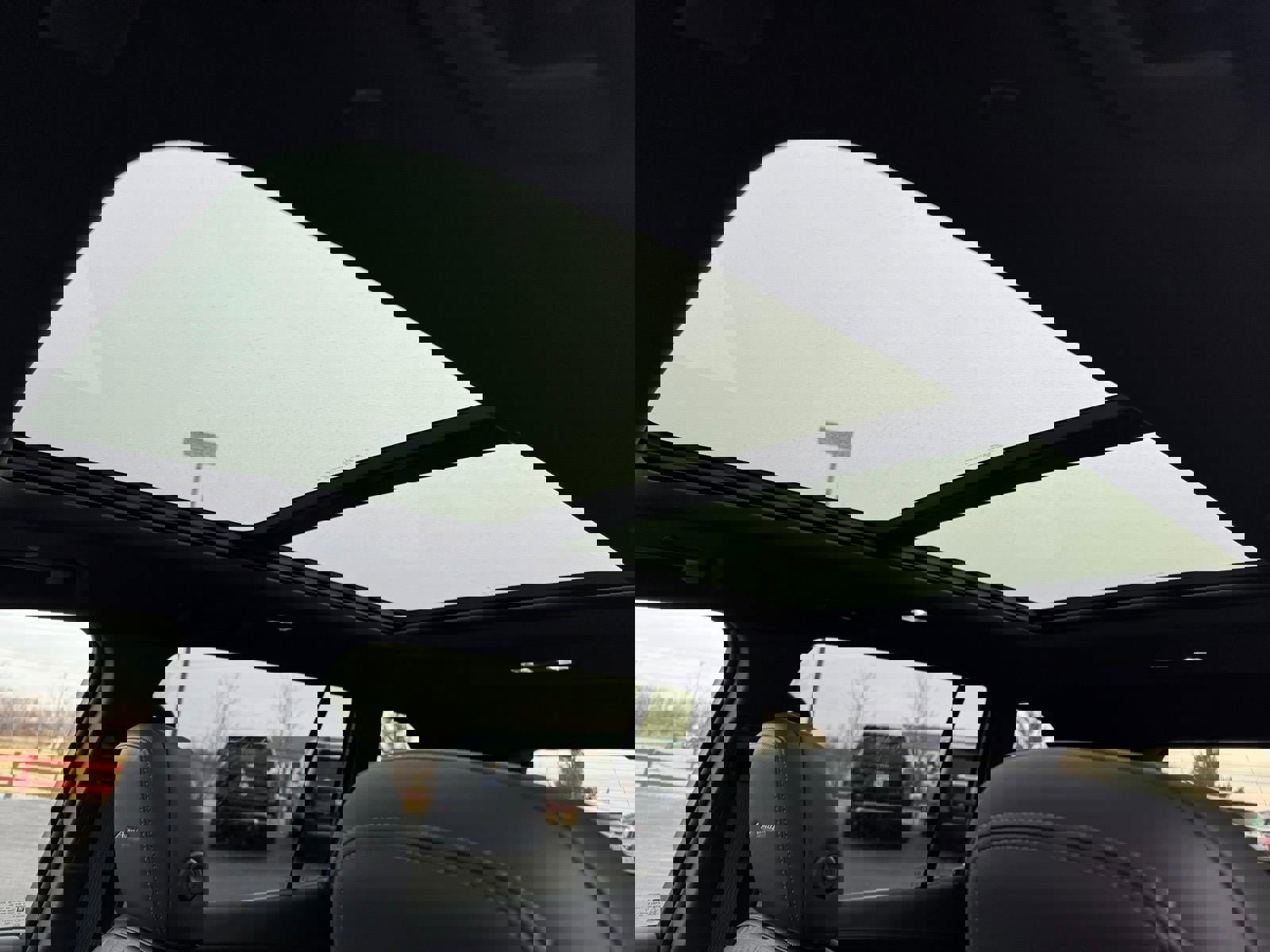 Used 2025 Buick Enclave Avenir w/ Super Cruise Package image 5