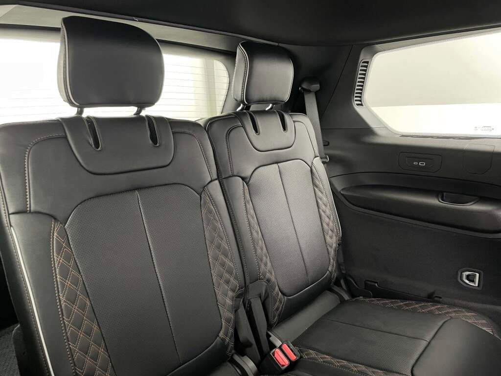 New 2025 Jeep Grand Cherokee L Summit w/ Luxury Tech Group V image 37