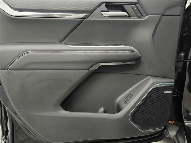 Used 2024 GMC Acadia Elevation image 28