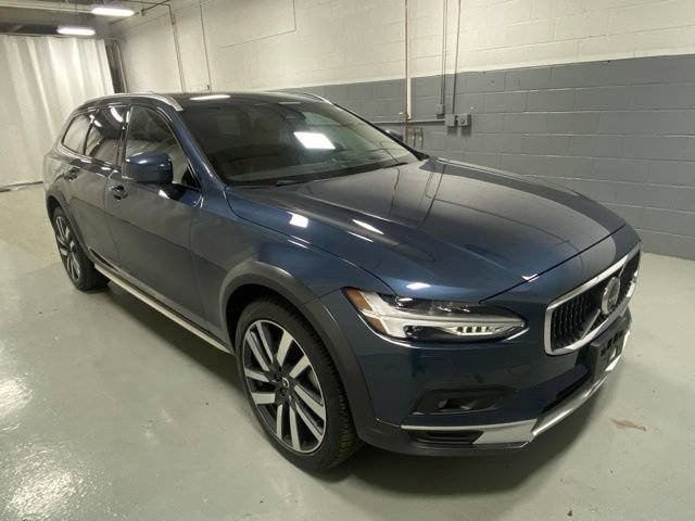 Used 2025 Volvo V90 B6 Cross Country Ultra AWD/4WD image 4
