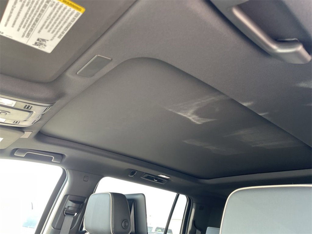 New 2025 Chevrolet Suburban Premier image 22