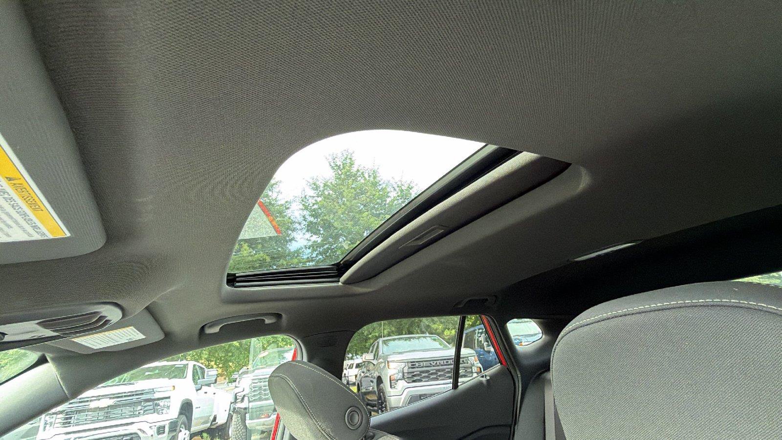 New 2026 Chevrolet Trax RS w/ Sunroof Package FWD image 3