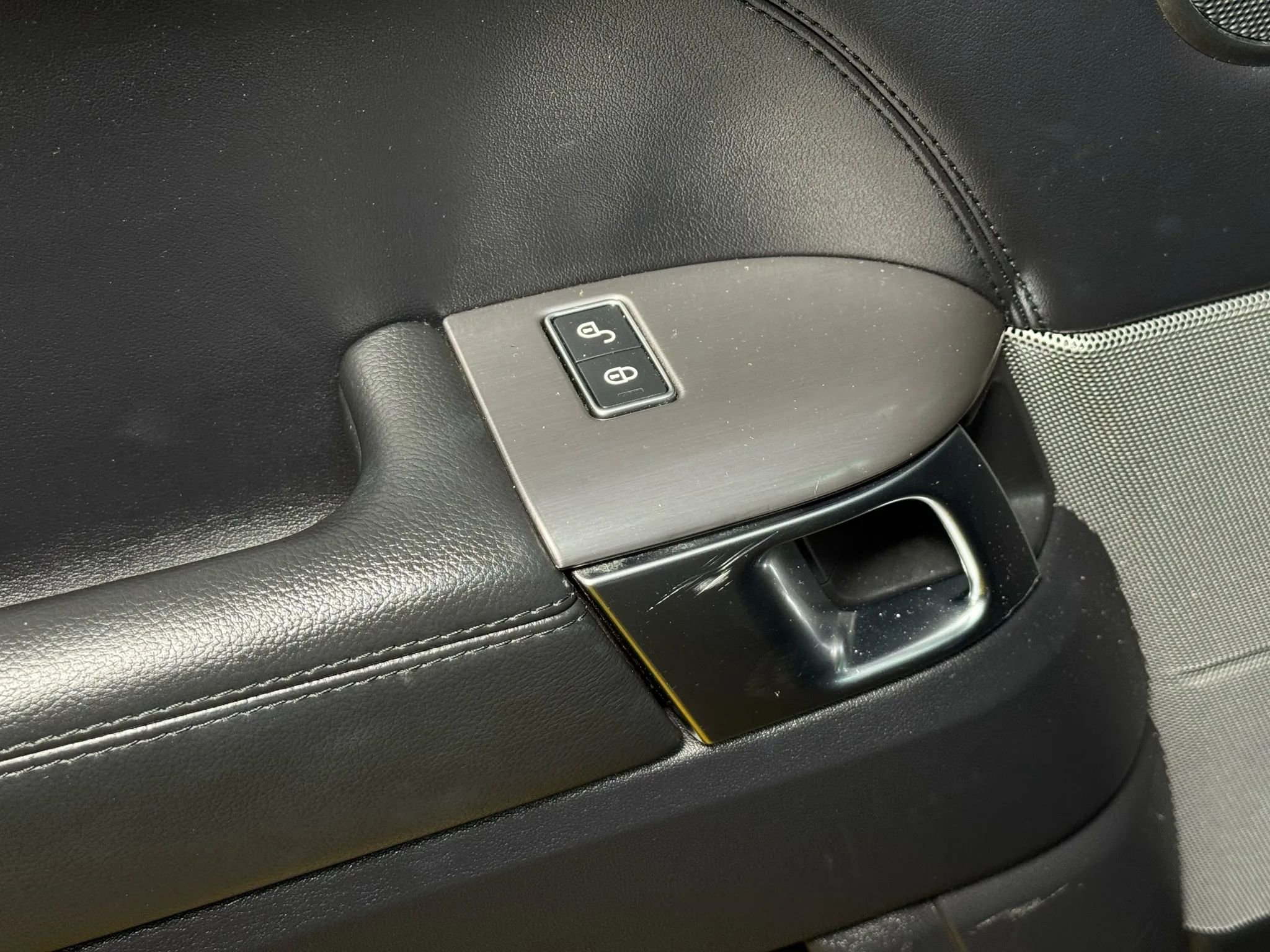 Used 2016 Land Rover Range Rover Sport SE image 22