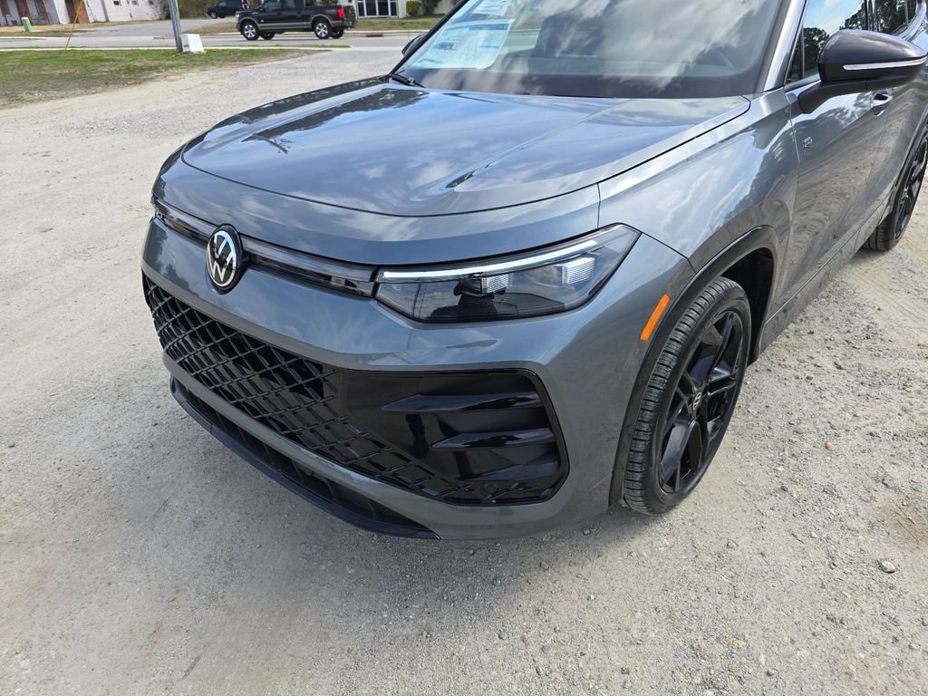 New 2026 Volkswagen Tiguan SE R-Line FWD image 28