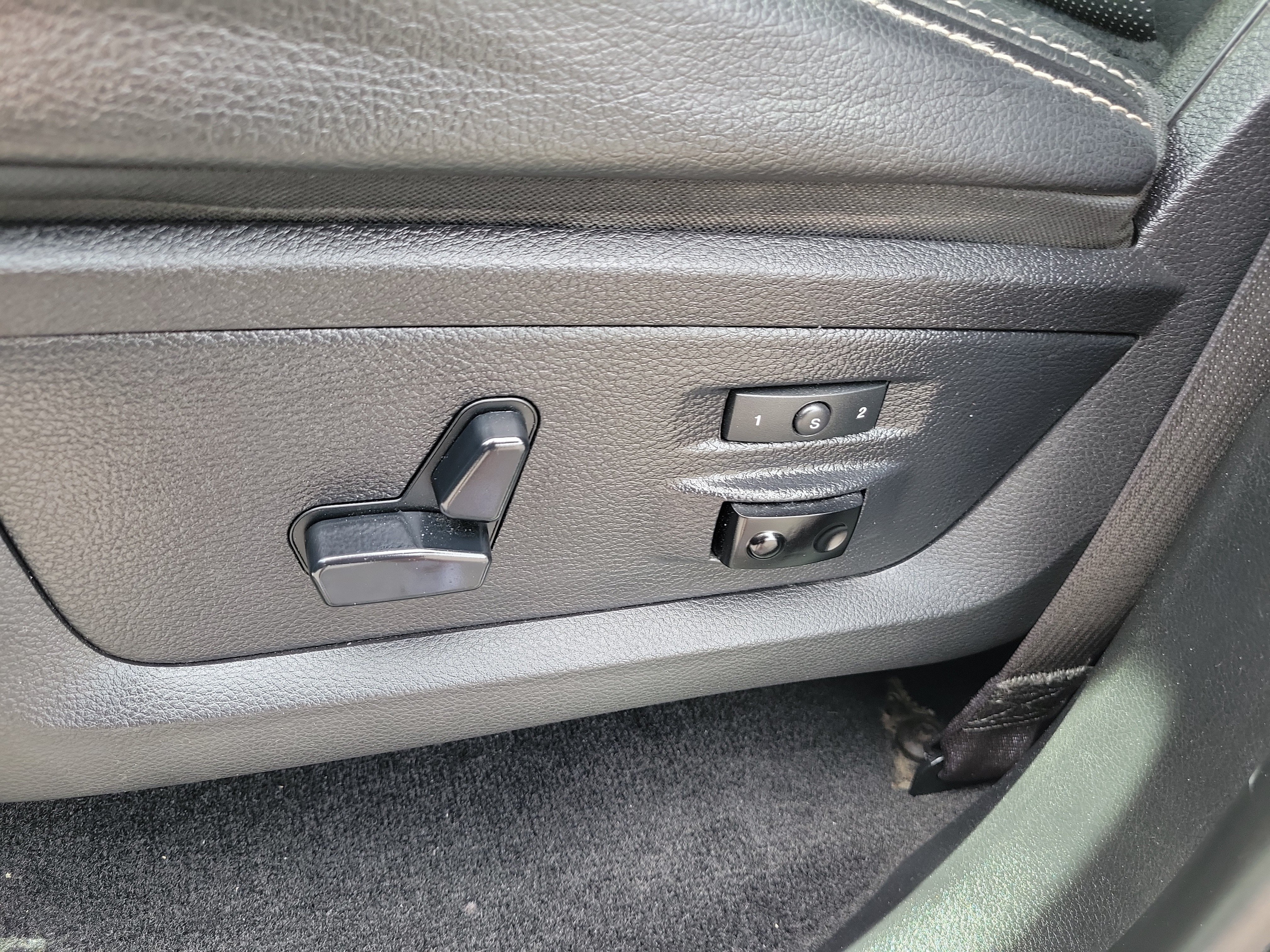 Used 2016 RAM 1500 Laramie AWD/4WD image 16