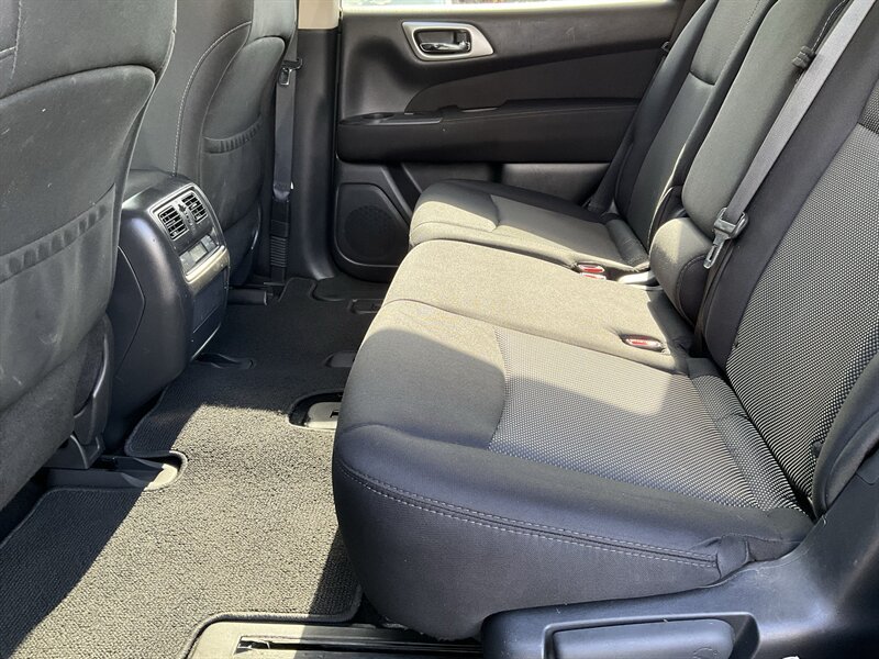 Used 2017 Nissan Pathfinder SV w/ Trailer Tow Package AWD/4WD image 14