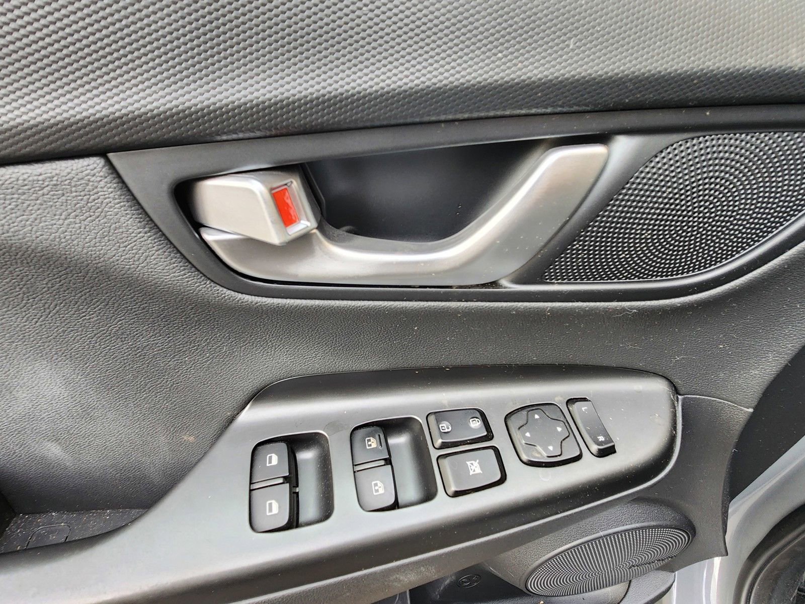 Certified 2023 Hyundai Kona Limited FWD image 9