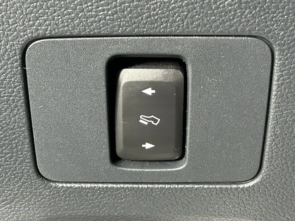 Used 2022 Ford F250 Lariat w/ Tremor Off-Road Package image 32