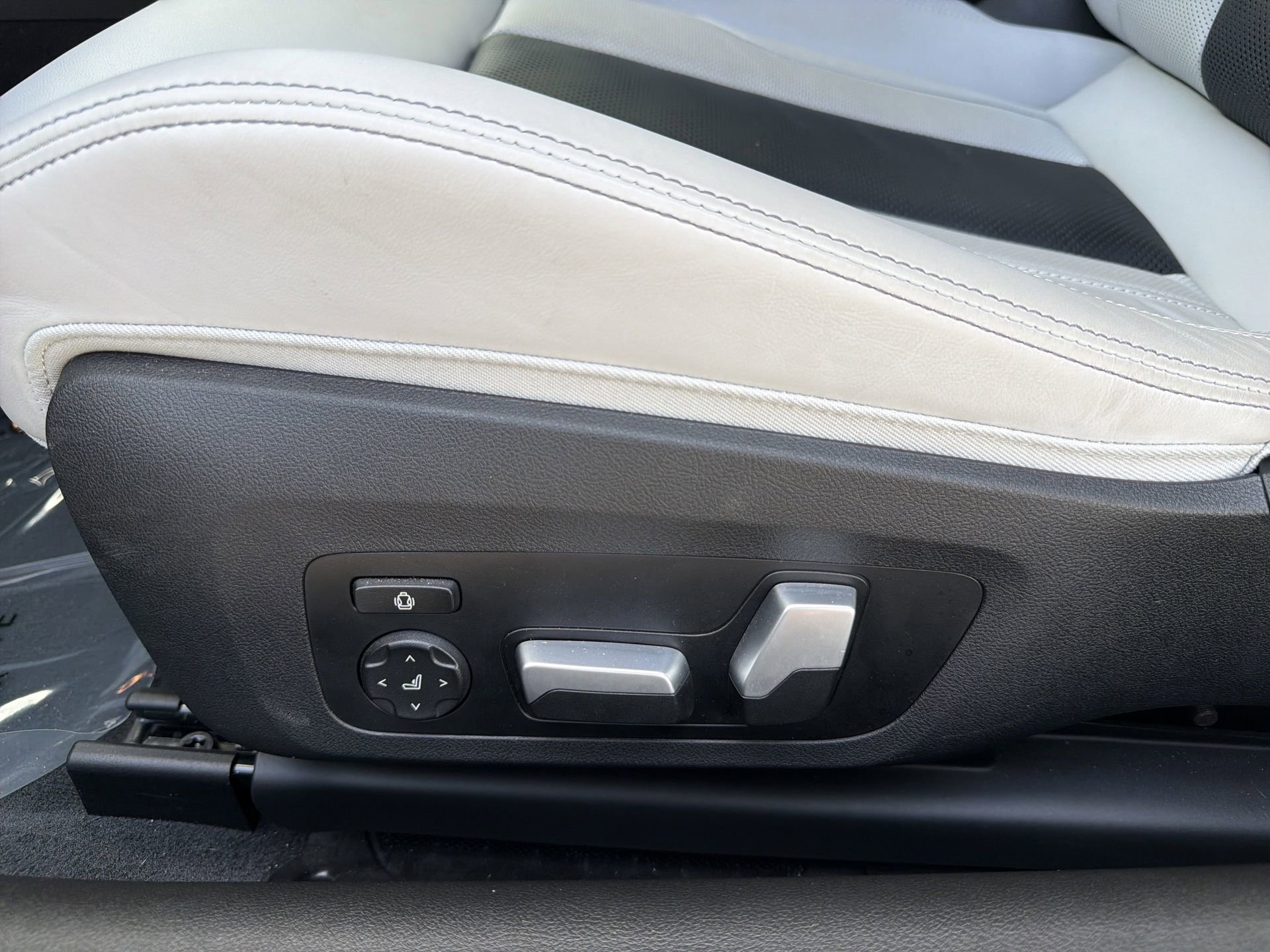 Used 2024 BMW M4 Competition w/ M Driver's Package RWD image 23