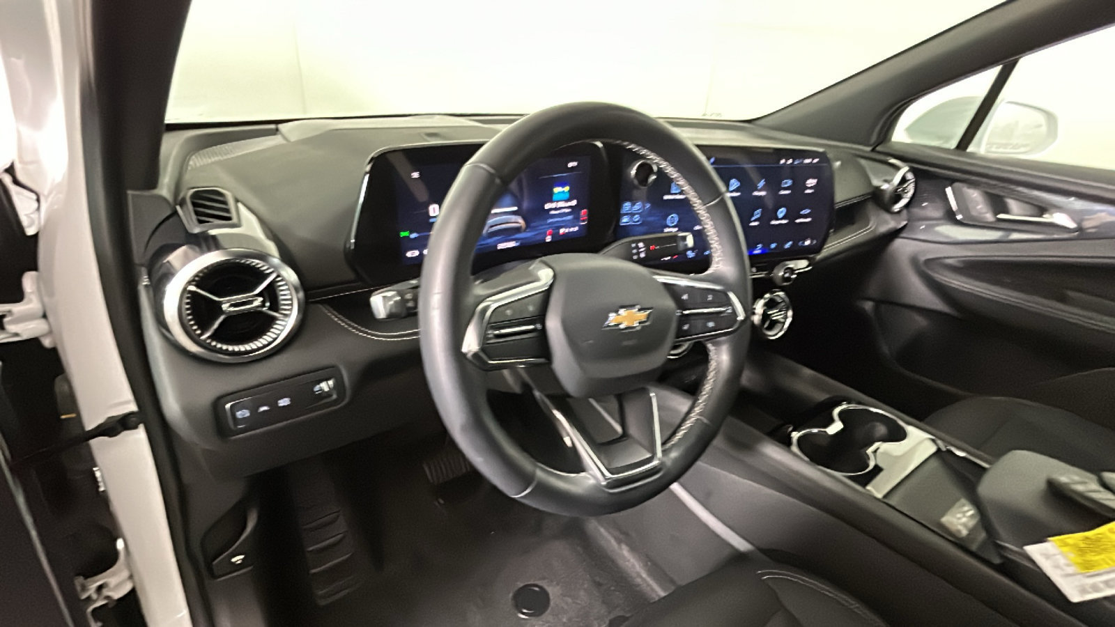 Used 2024 Chevrolet Blazer EV LT AWD/4WD image 17