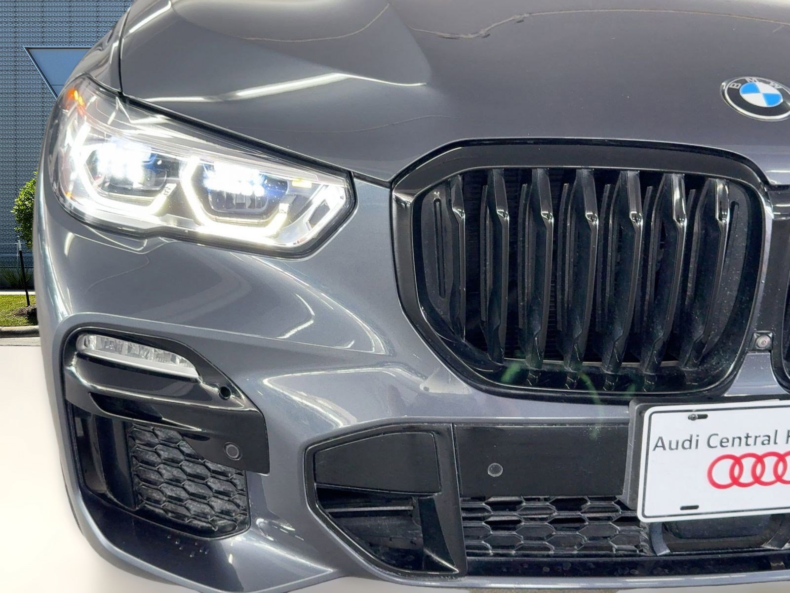 Used 2021 BMW X5 xDrive40i w/ M Sport Package image 11