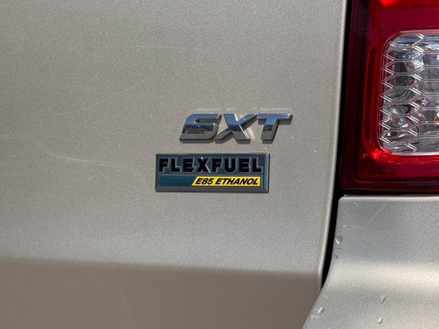 Used 2015 Dodge Grand Caravan SXT w/ Rear Park Assist Package FWD image 6