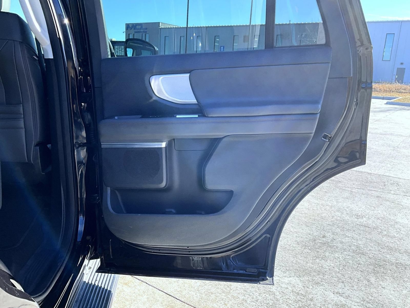 Used 2025 Ford Expedition Active AWD/4WD image 18