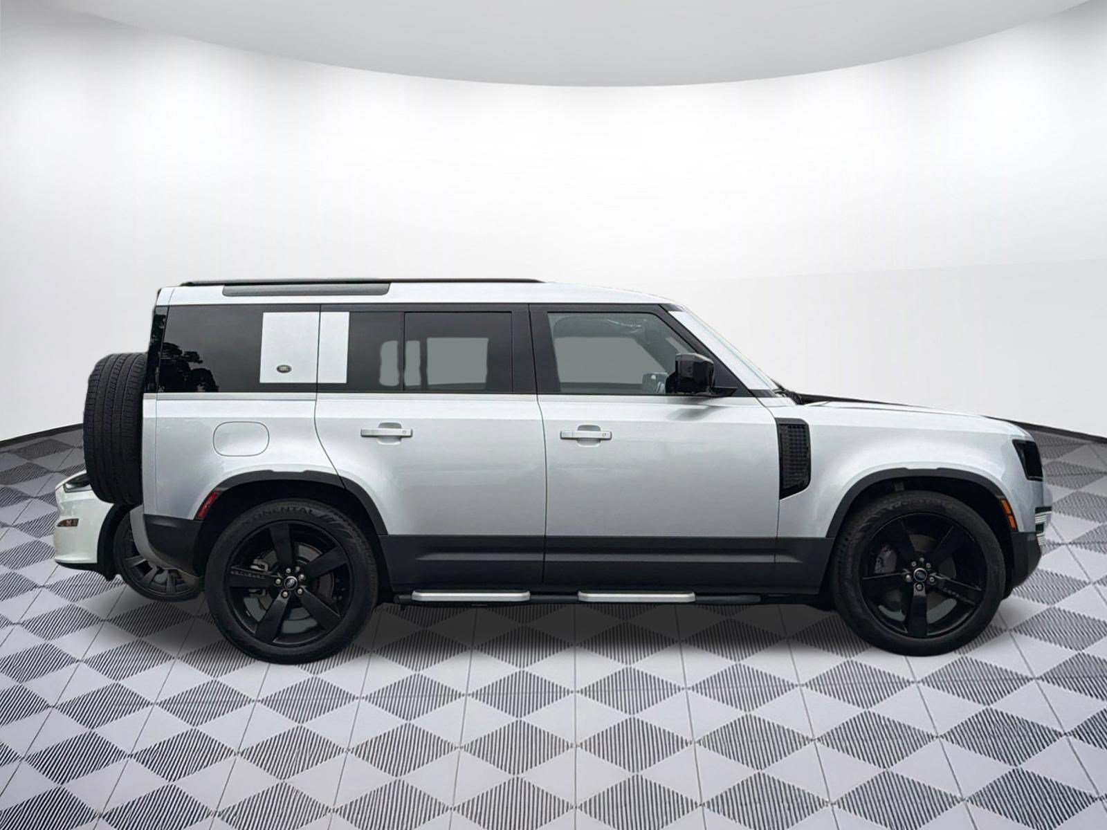 Used 2023 Land Rover Defender 110 SE AWD/4WD image 7
