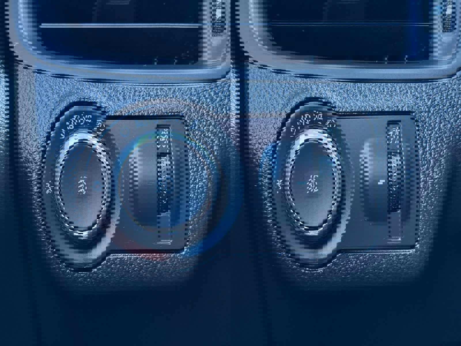 Used 2020 Buick Envision Essence image 20