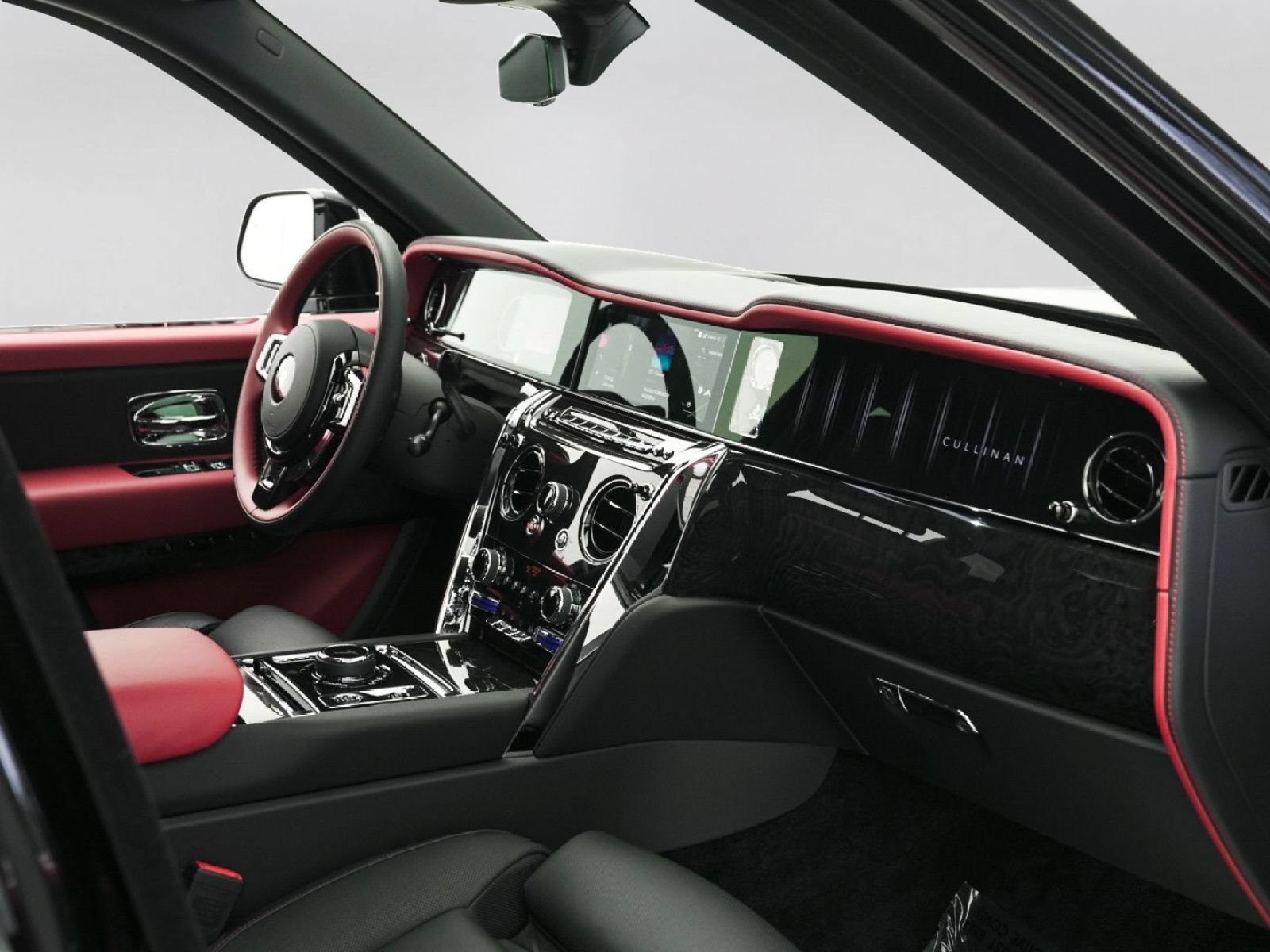 Certified 2025 Rolls-Royce Cullinan AWD/4WD image 42