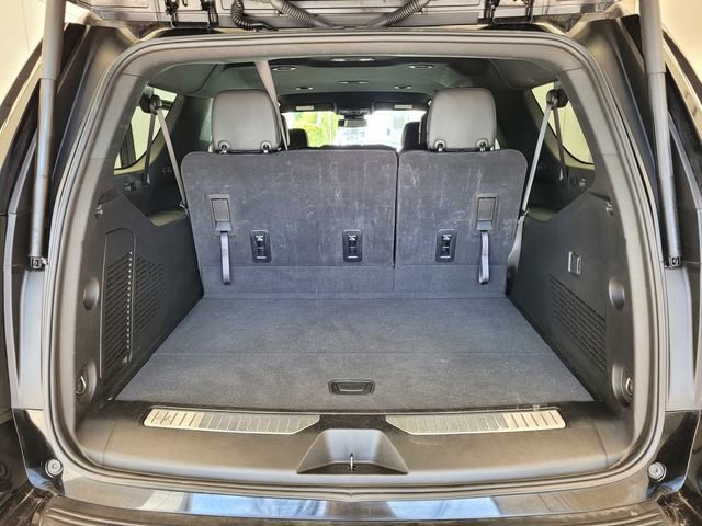 Used 2025 Chevrolet Suburban Z71 image 33