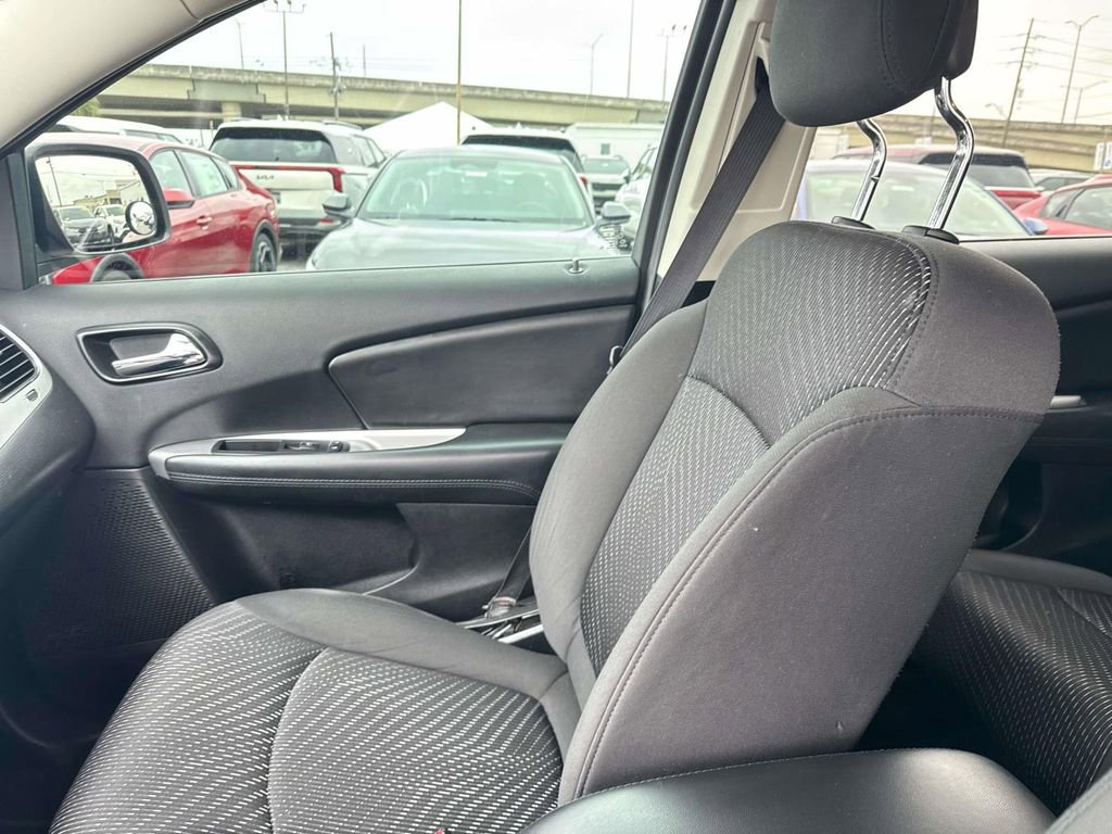 Used 2017 Dodge Journey SE w/ Flexible Seating Group FWD image 25